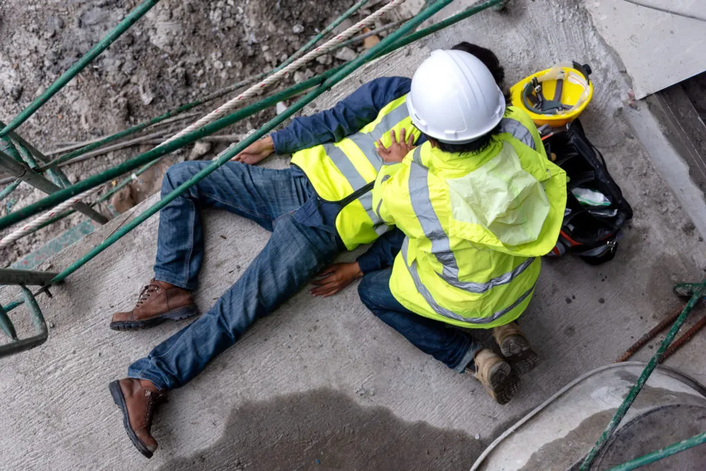 How to Determine If Your Construction Accident Qualifies for a Lawsuit vs. Workers’ Compensation
